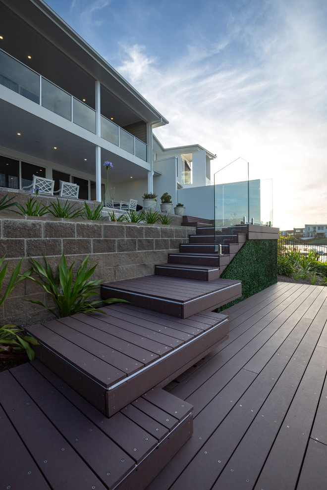 Example of a trendy deck design in Sunshine Coast
