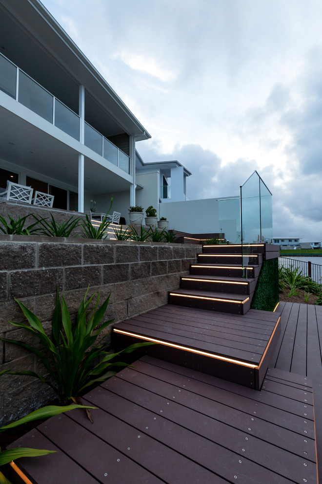 Photo of a contemporary terrace in Sunshine Coast.