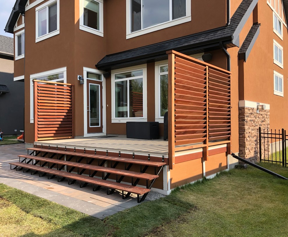 Mahogany Deck and Louvered Privacy Screen Transitional Deck