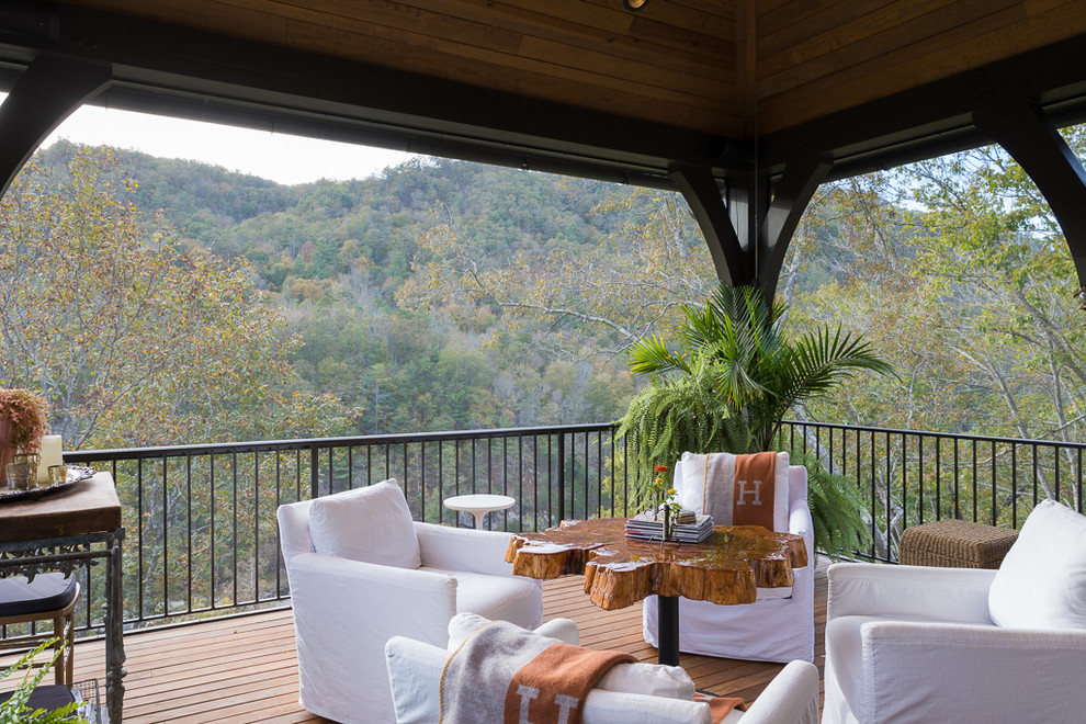 Idée de décoration pour une terrasse chalet avec une extension de toiture.