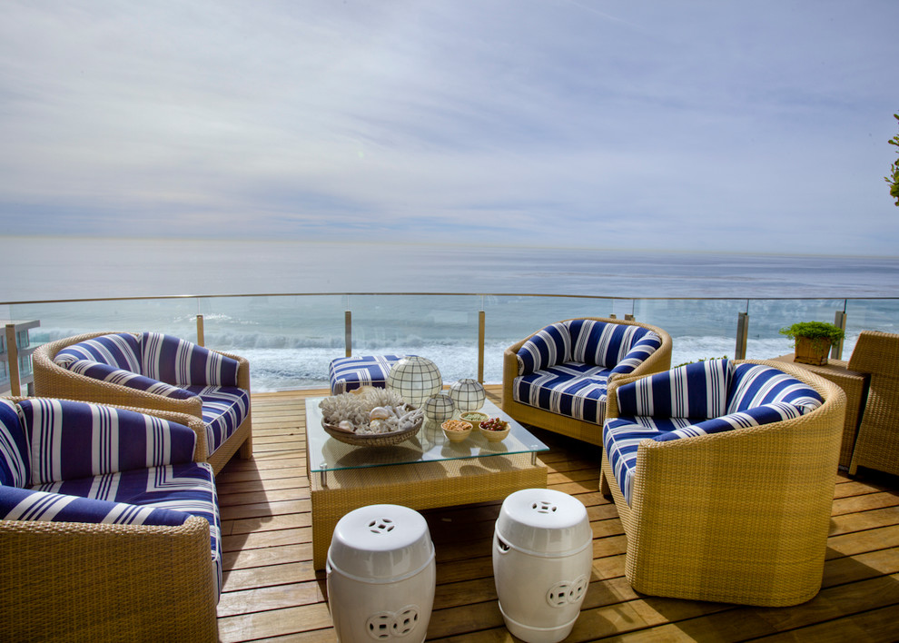 Immagine di una grande terrazza tropicale dietro casa con nessuna copertura