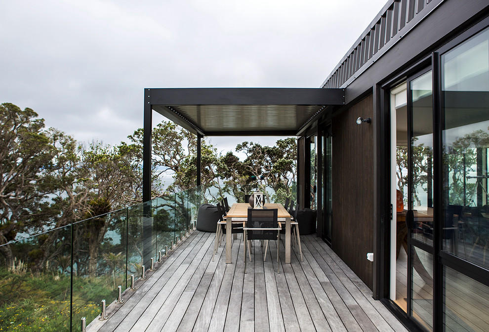 Deck - contemporary deck idea in Auckland