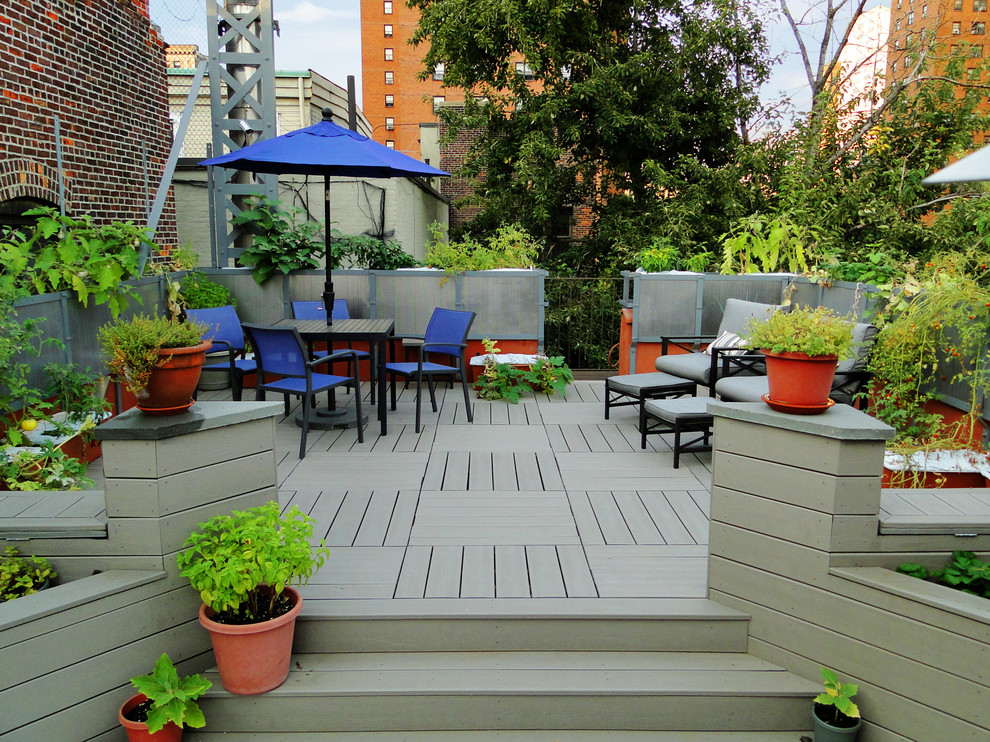 Trendy rooftop rooftop deck photo in New York