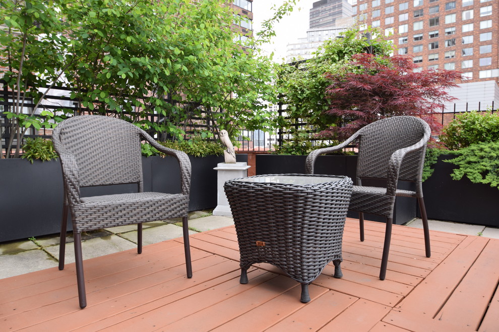 Ejemplo de terraza minimalista de tamaño medio sin cubierta en azotea con jardín de macetas