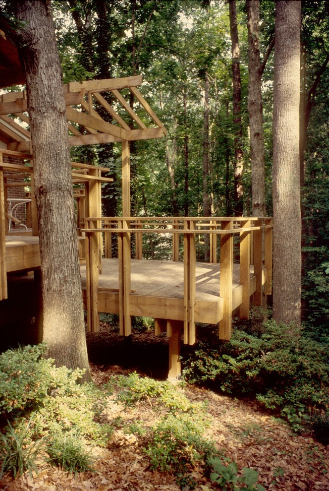 Deck - contemporary deck idea in Atlanta