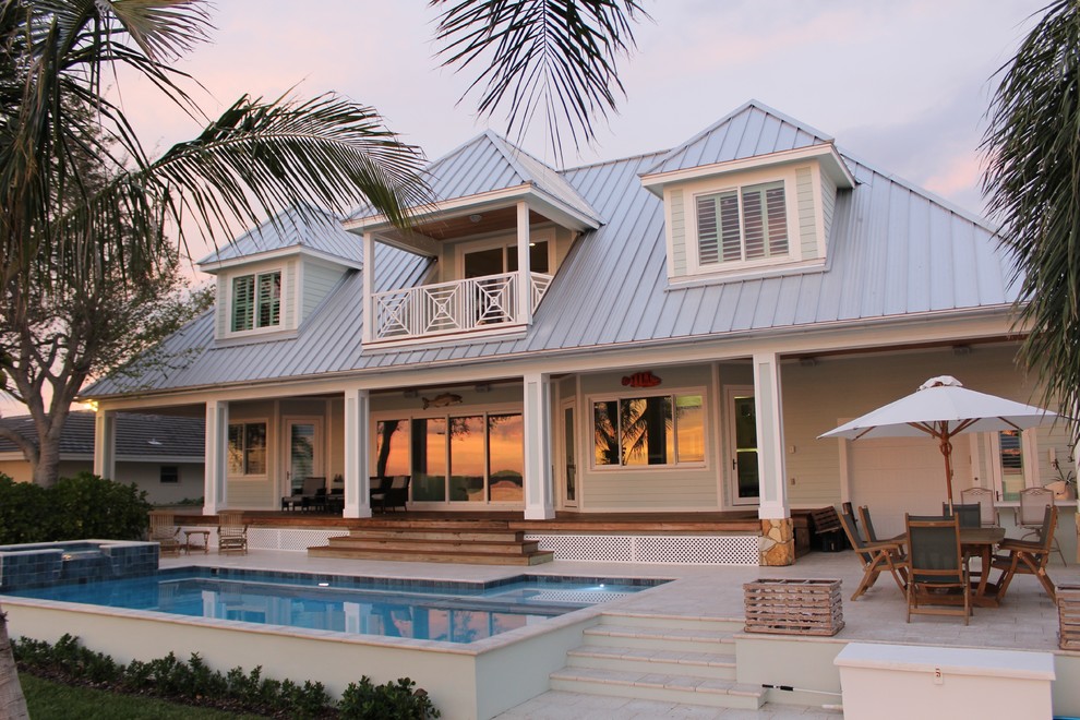 Inspiration for a tropical deck remodel in Orlando