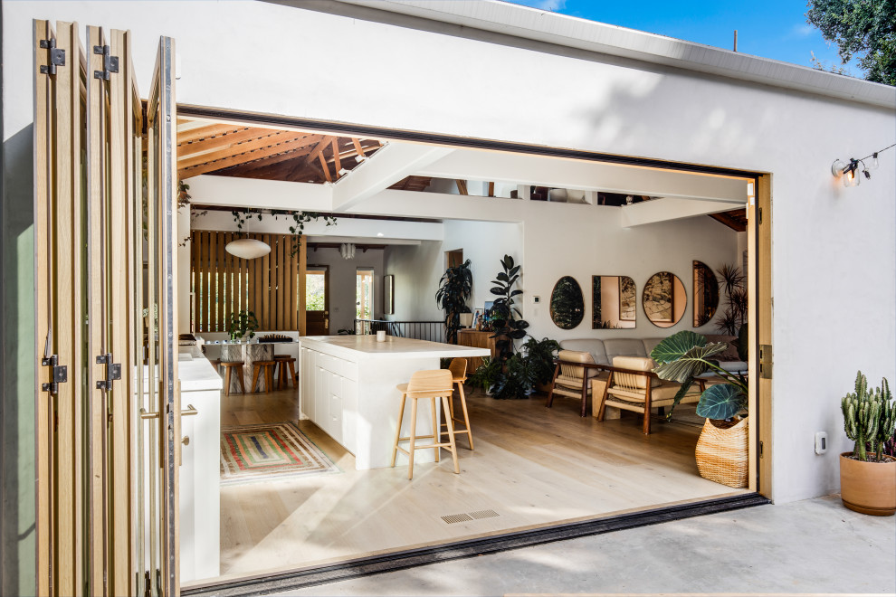 Mid-Century Modern Design with Indoor/Outdoor Living Featuring Folding ...