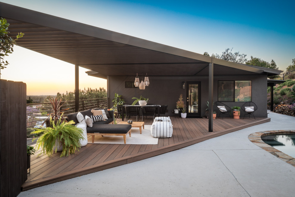 Esempio di una grande terrazza moderna a piano terra con parapetto in metallo e con illuminazione