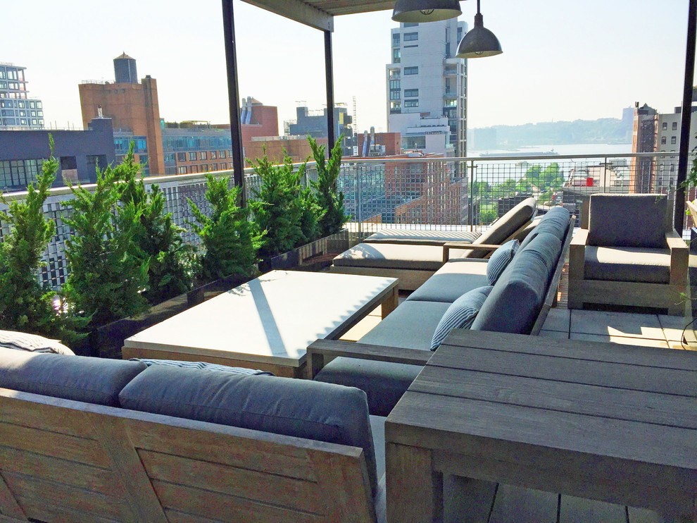 Midtown NYC Roof Garden - Ipe Deck Tiles, Pergola, Metal Planters ...