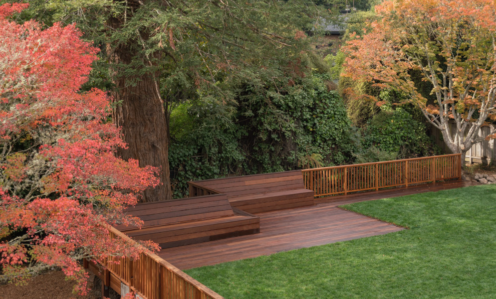 This is an example of a large traditional back terrace in San Francisco.