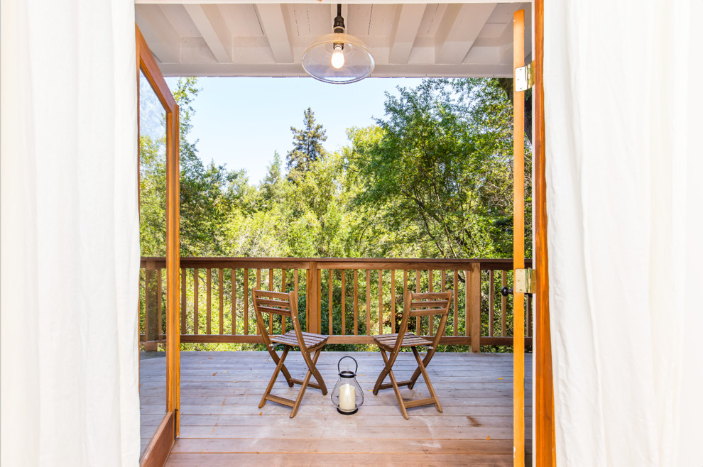 Источник вдохновения для домашнего уюта: терраса среднего размера на боковом дворе в стиле рустика с навесом