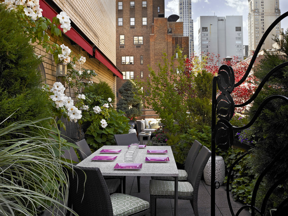 Classic terrace in New York with an awning.