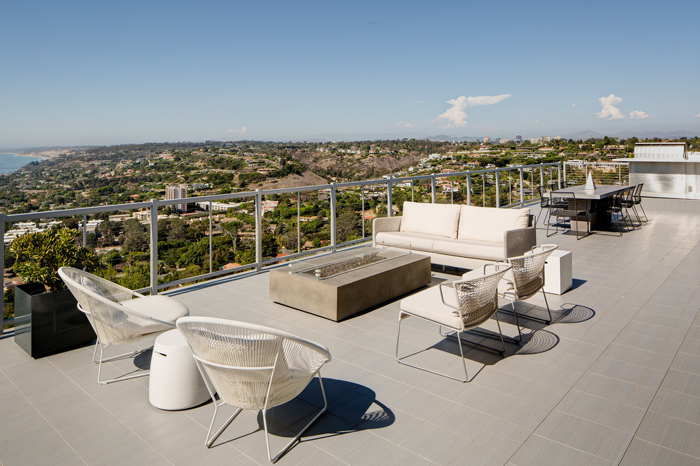 Inspiration for a contemporary rooftop rooftop outdoor kitchen deck remodel in San Diego with no cover