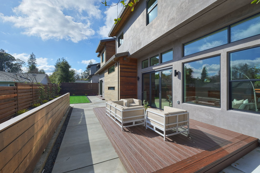 Inspiration for a mid-sized contemporary backyard deck remodel in San Francisco with no cover