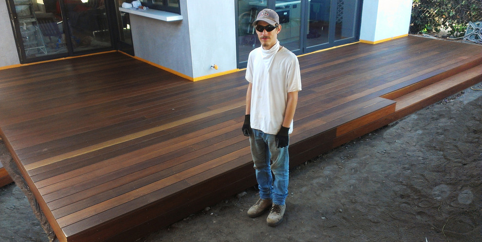 Deck - traditional deck idea in Los Angeles