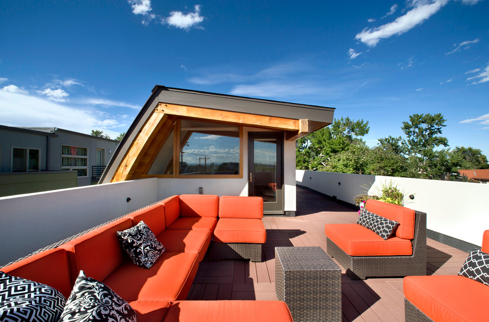 Cette image montre un toit terrasse sur le toit design de taille moyenne avec aucune couverture.