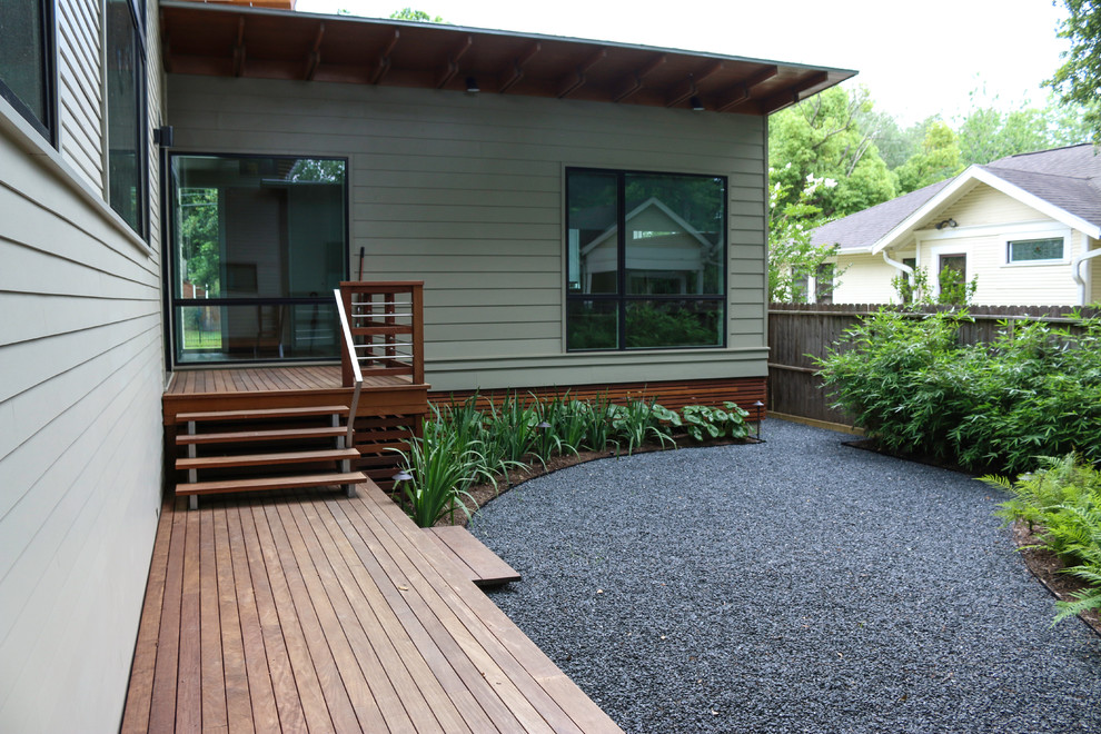 Idée de décoration pour une terrasse arrière minimaliste avec une cuisine d'été et aucune couverture.