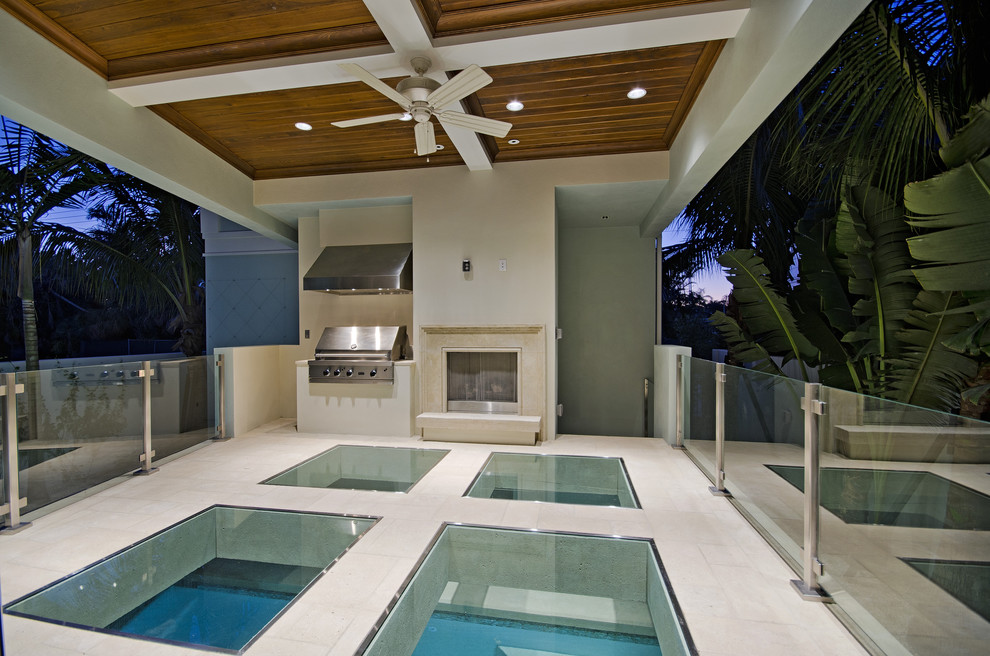 Moderne Terrasse mit Grillplatz in Miami