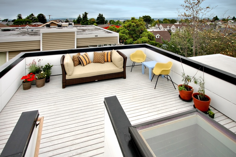 Immagine di una terrazza design sul tetto e sul tetto