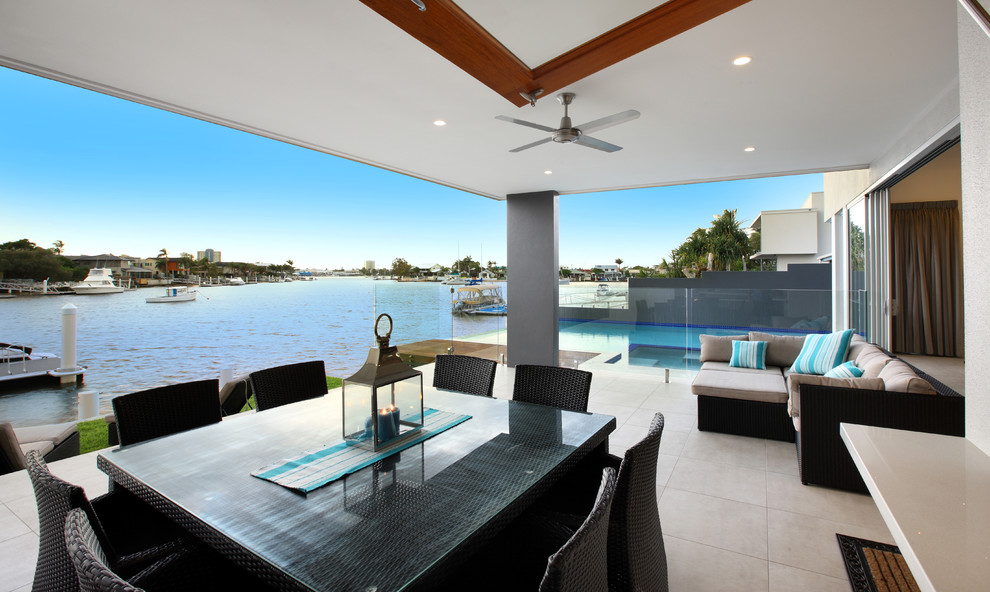 This is an example of a large modern terrace in Sunshine Coast.