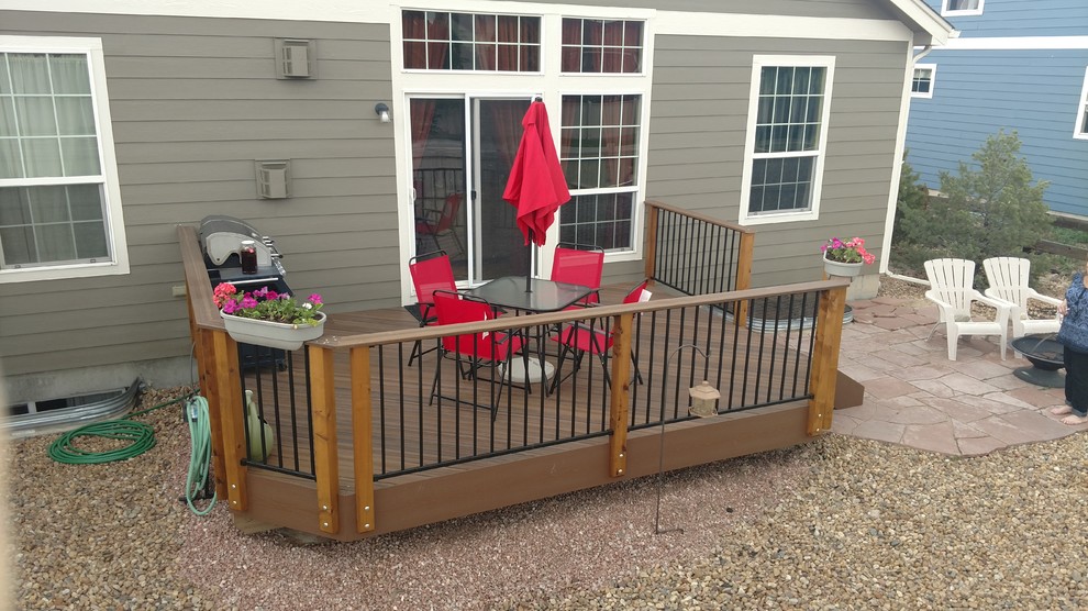 Diseño de terraza de estilo americano pequeña sin cubierta en patio trasero