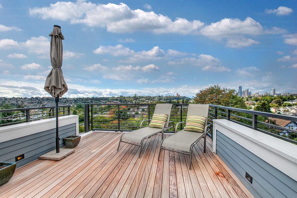 Example of a trendy rooftop deck design in Seattle with no cover