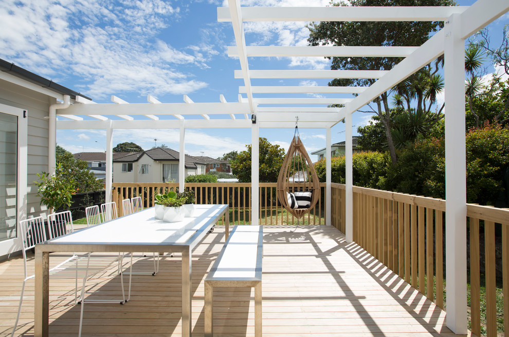 Mittelgroße Moderne Pergola Terrasse hinter dem Haus in Auckland