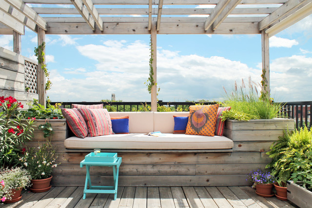 9 Built-In Outdoor Benches for Relaxing