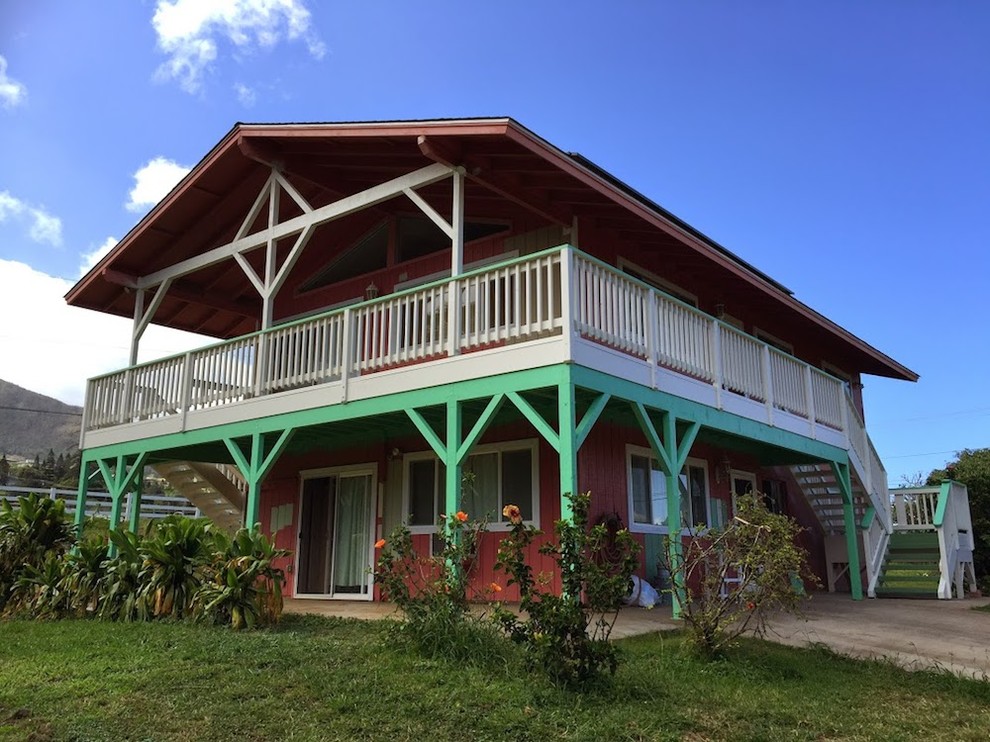Foto på en stor tropisk terrass på baksidan av huset, med takförlängning