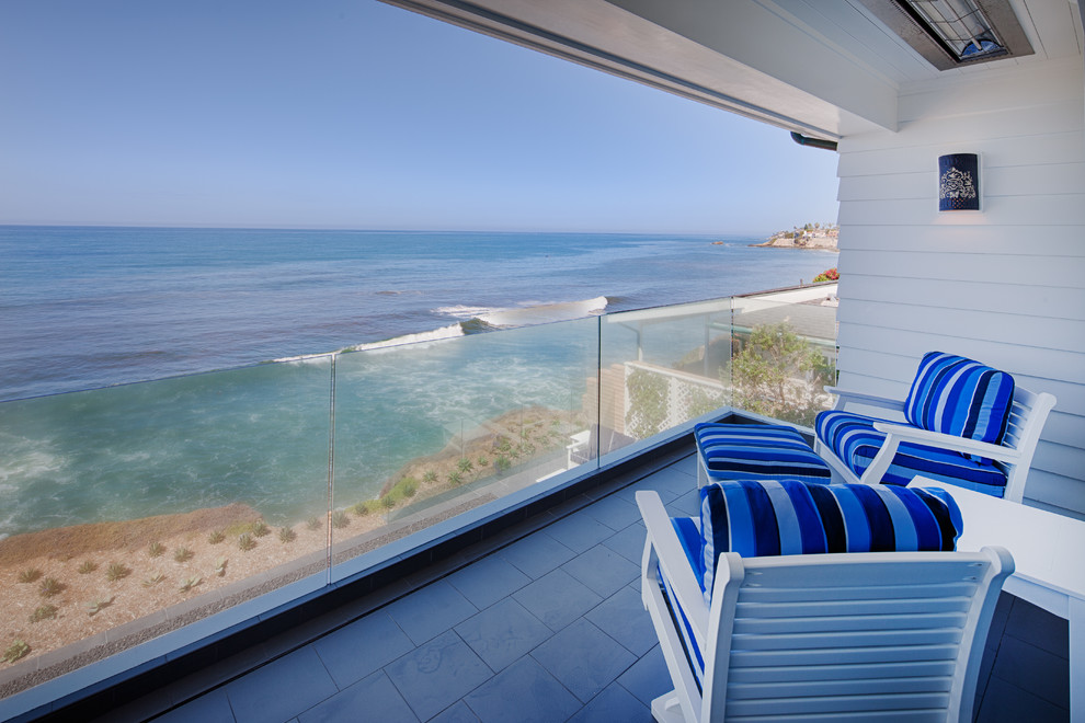 Example of a beach style deck design in San Diego