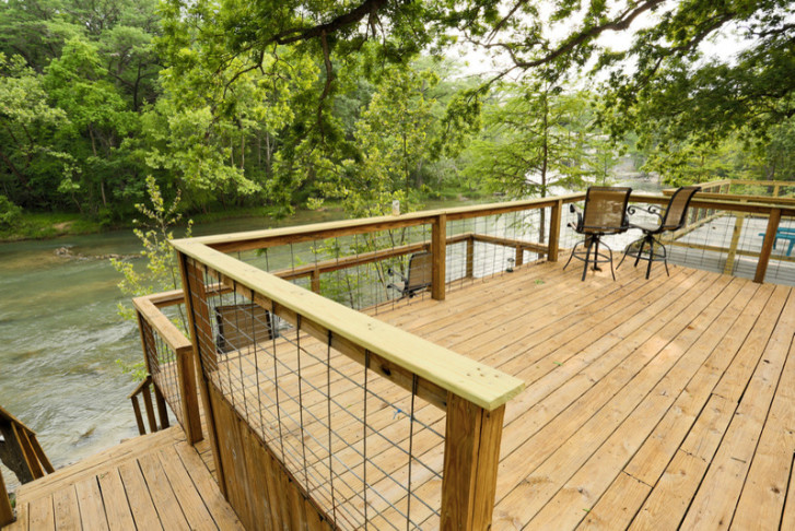 Diseño de terraza tradicional de tamaño medio sin cubierta en patio trasero