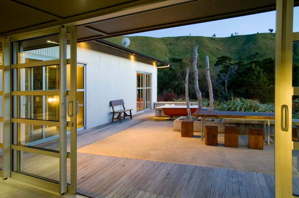 New Zealand country retreat Contemporary Deck Wellington by