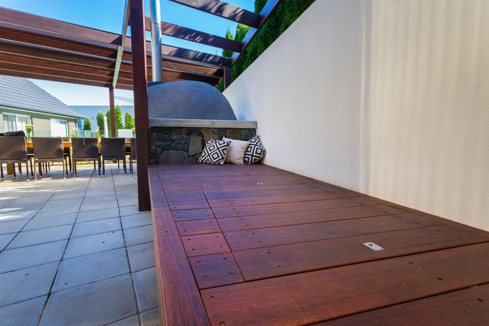 Example of a transitional deck design in Canberra - Queanbeyan