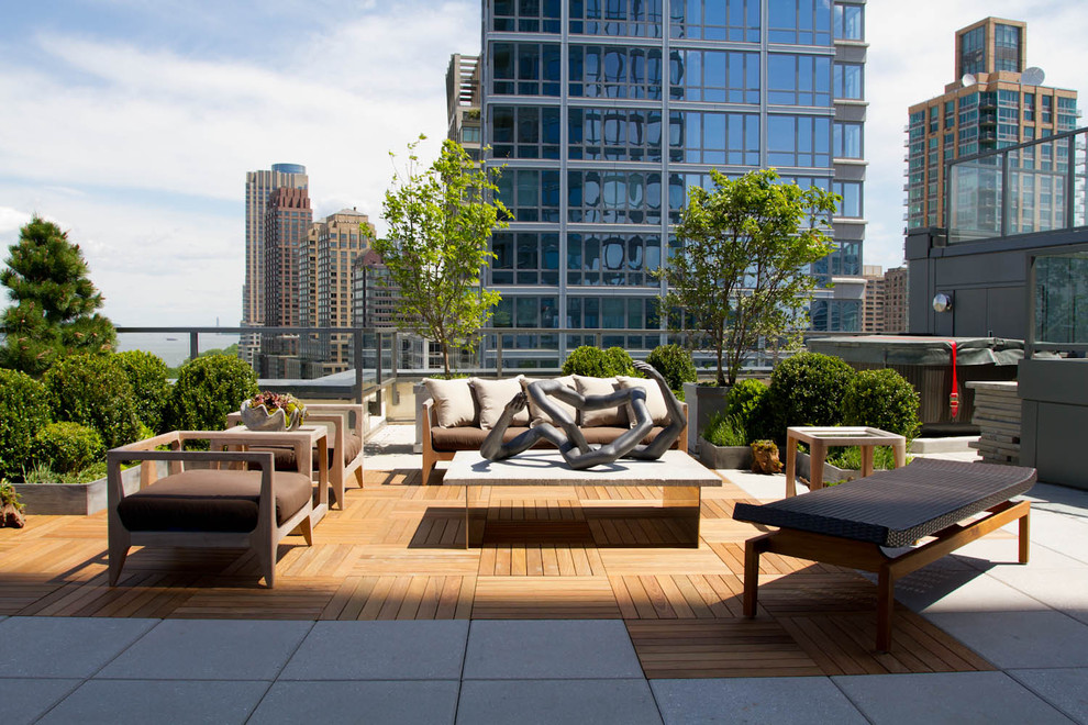 Inspiration for a contemporary deck remodel in New York with no cover