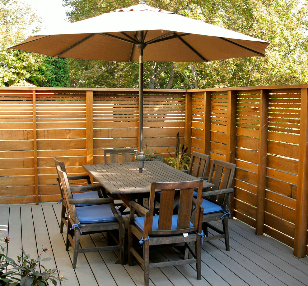 Example of a transitional deck design in Portland with no cover