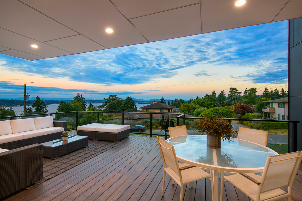 Inspiration for a contemporary deck remodel in Seattle