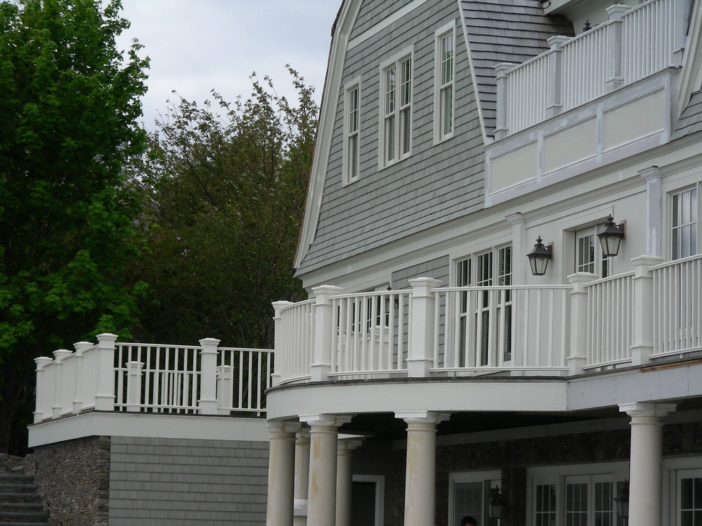 Example of a classic deck design in Providence