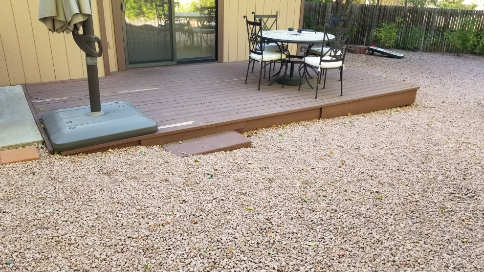 Imagen de terraza planta baja actual de tamaño medio sin cubierta en patio trasero