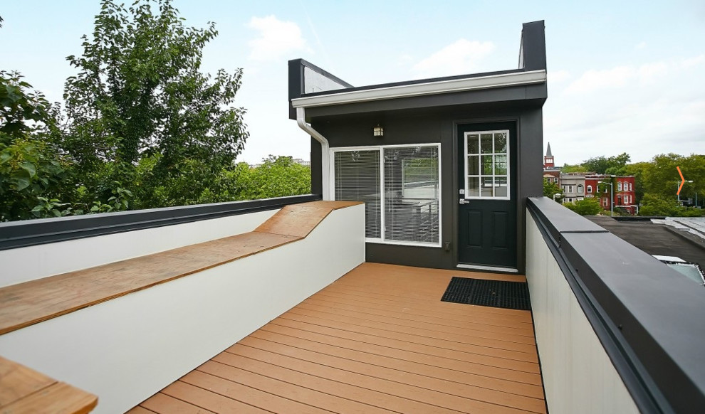 Cette photo montre un toit terrasse moderne de taille moyenne avec aucune couverture.