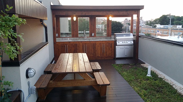 Moderne Dachterrasse mit Outdoor-Küche in Philadelphia
