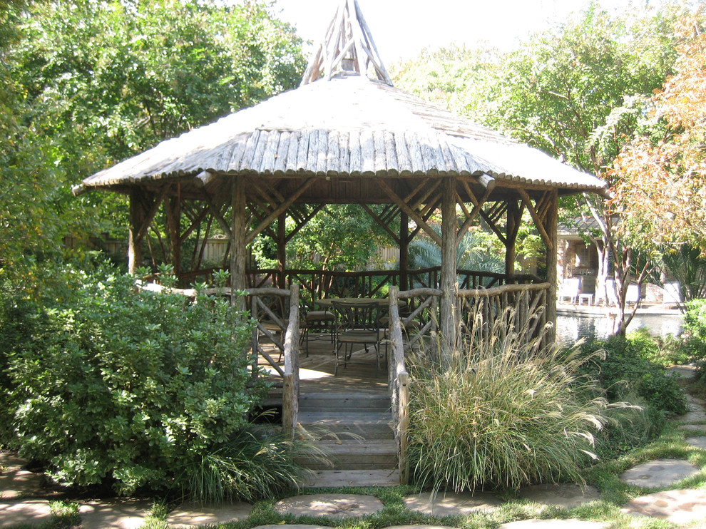 Пример оригинального дизайна: маленькая терраса в стиле рустика для на участке и в саду