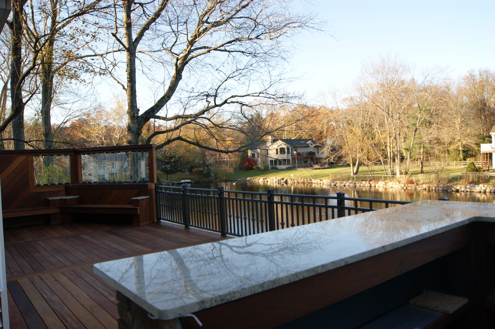 Imagen de terraza minimalista grande sin cubierta en patio trasero con cocina exterior