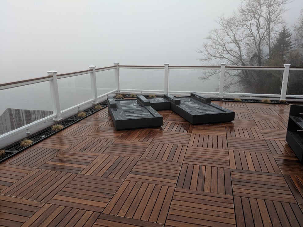 Deck - modern deck idea in New York