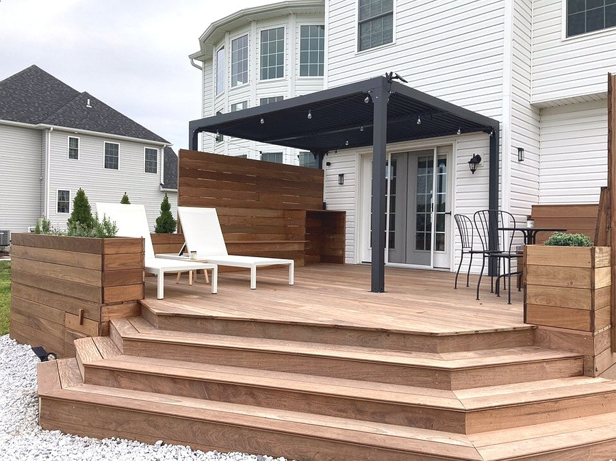 Outdoor living room (deck) Midcentury Deck Raleigh by Juneroko