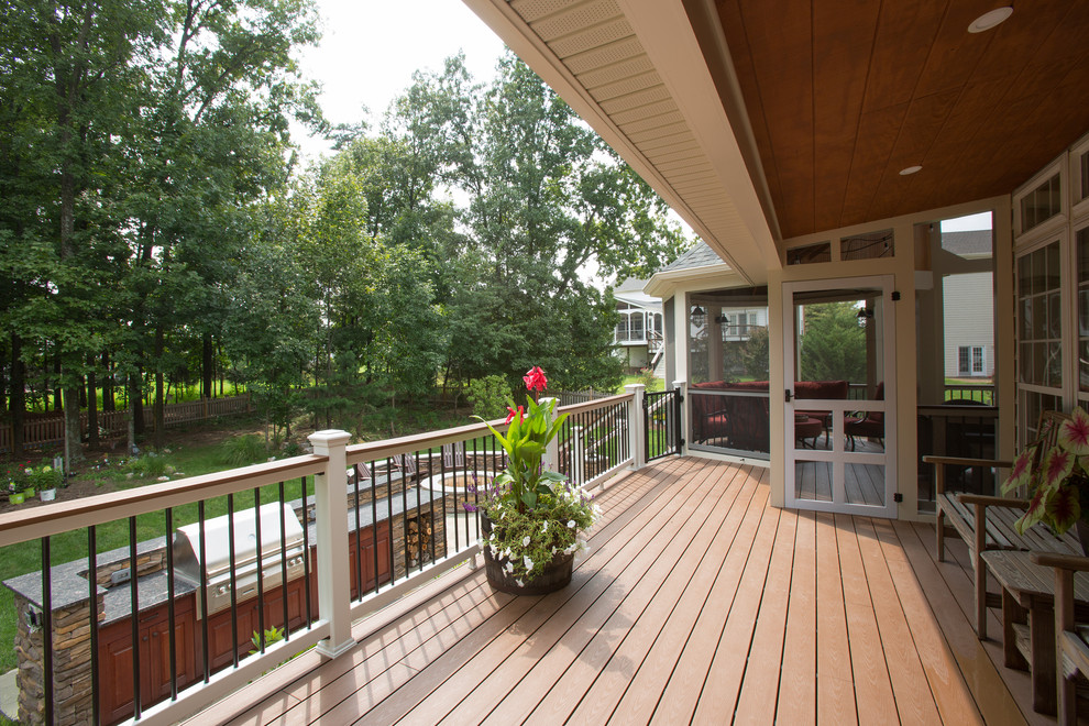 Foto de terraza de estilo americano grande en patio trasero y anexo de casas con cocina exterior