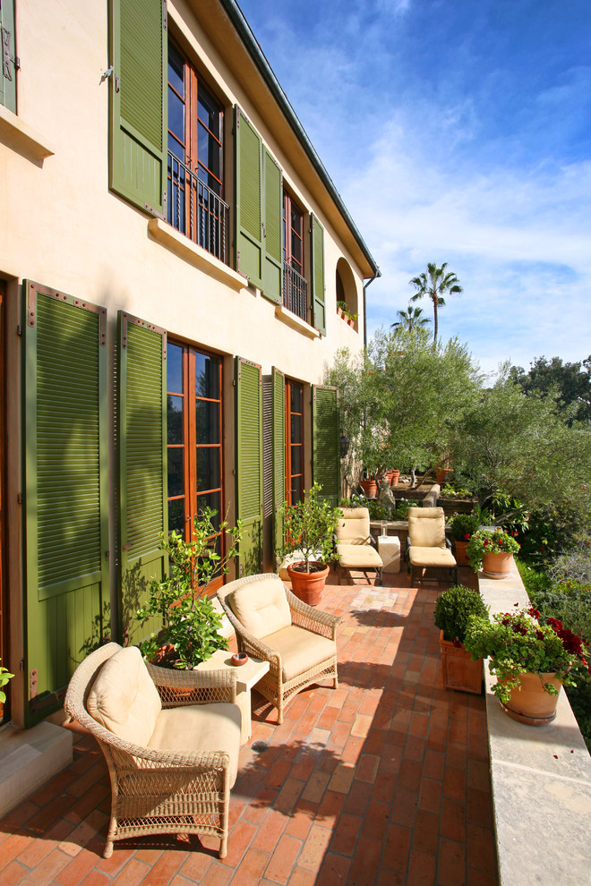 Источник вдохновения для домашнего уюта: терраса на заднем дворе в современном стиле без защиты от солнца