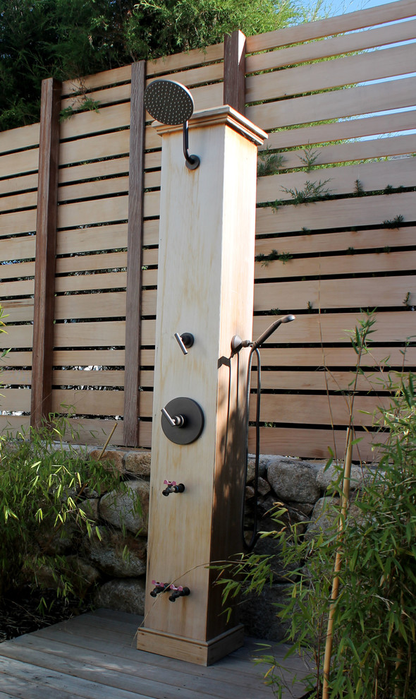 Inspiration for a coastal outdoor shower deck remodel in Orlando