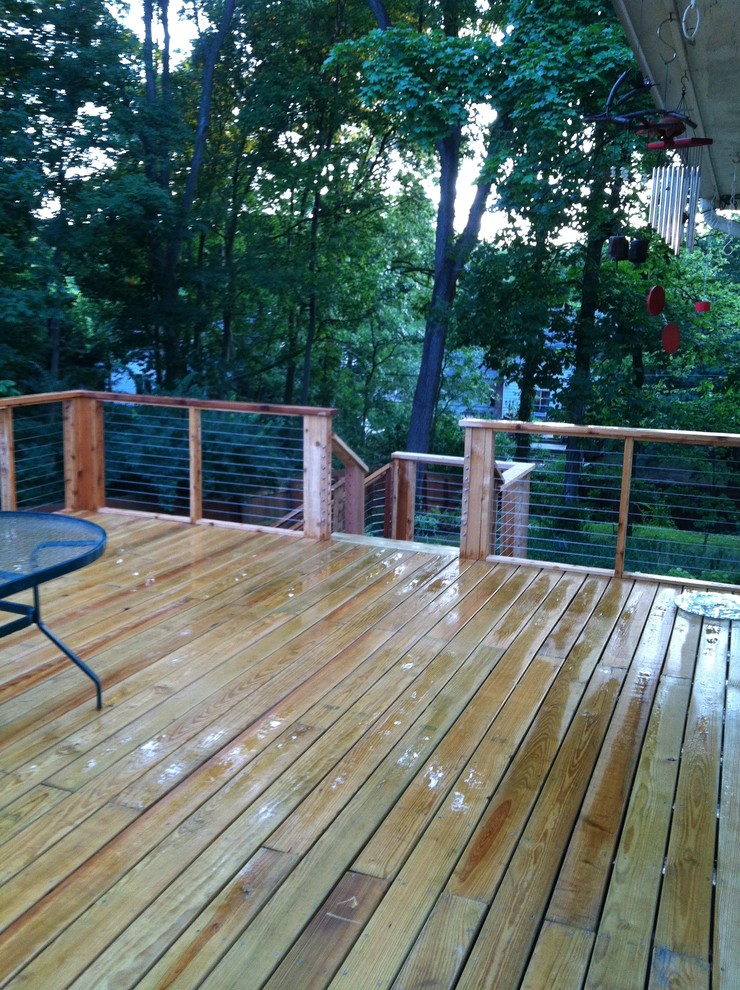 Inspiration for a contemporary deck remodel in Columbus