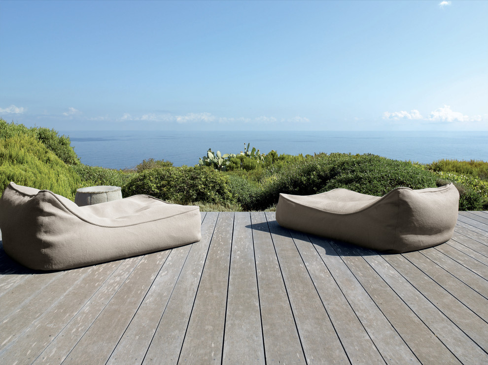 Example of a mountain style deck design in Other
