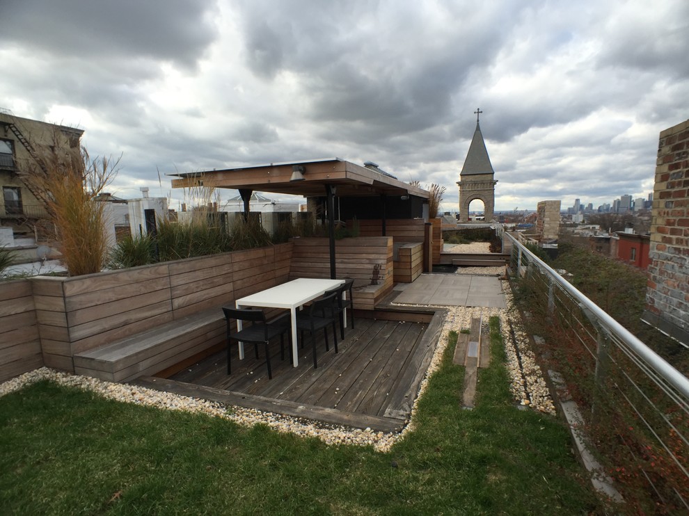 Inspiration for a medium sized contemporary roof terrace in New York with an awning.